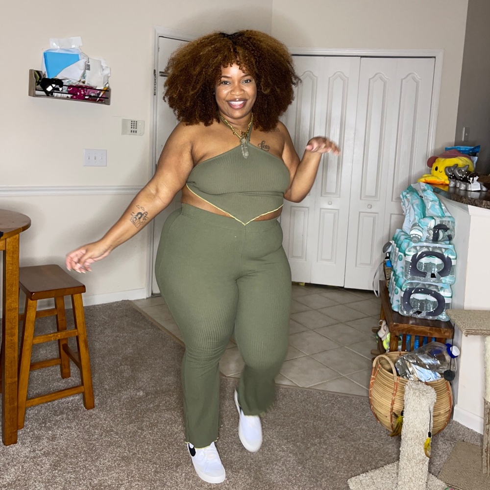 Green 2 piece set.